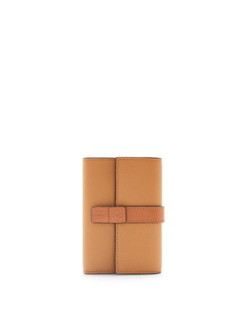 Small vertical wallet in soft grained calfskin