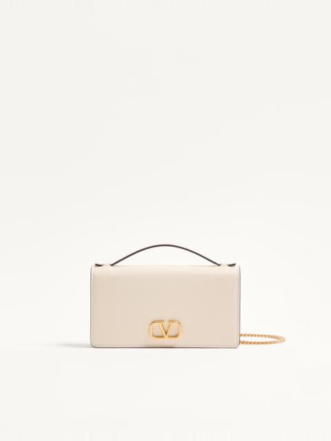 VLOGO SIGNATURE GRAINY CALFSKIN WALLET WITH CHAIN