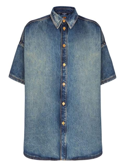 buttoned short-sleeve shirt