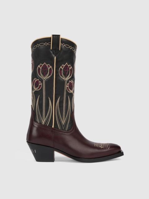 Women's boot with embroidery