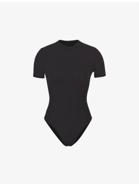 Fits Everybody stretch-woven body