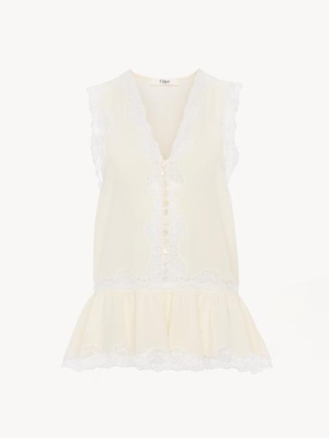 SLEEVELESS PEPLUM TOP IN CRÊPE DE CHINE & LACE