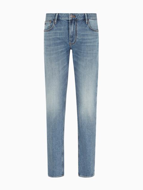 J06 SLIM-FIT, WASHED DENIM JEANS