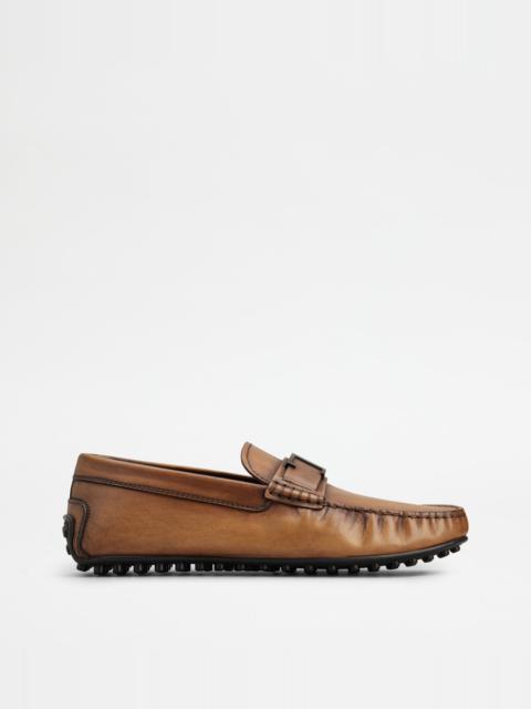 T TIMELESS CITY GOMMINO DRIVING SHOES IN LEATHER - BROWN