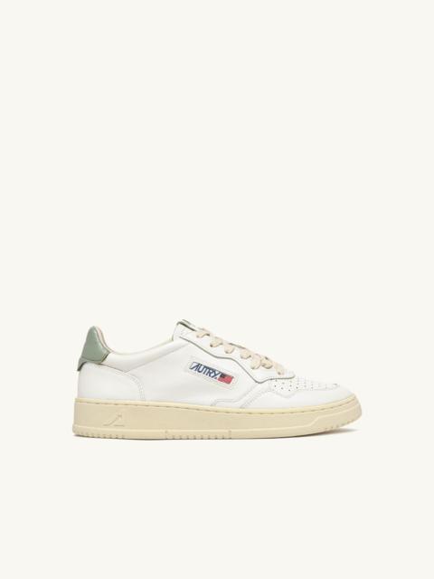 MEDALIST LOW SNEAKERS IN WHITE AND SEA GRASS LEATHER