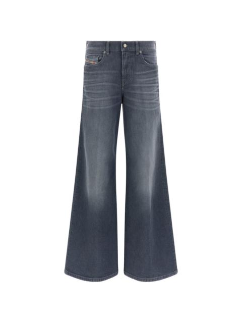 button-fastening flared jeans