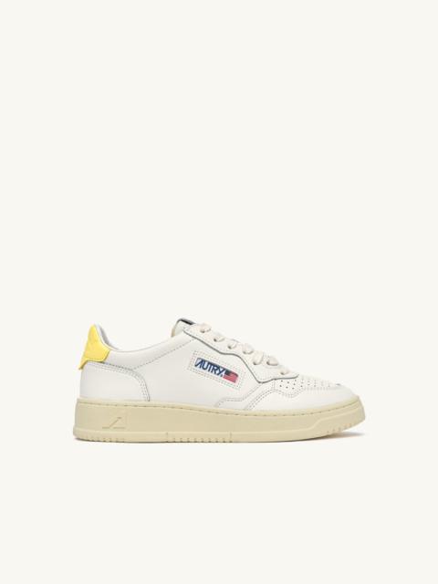 MEDALIST LOW SNEAKERS IN WHITE LEATHER AND LEMON MERINGUE