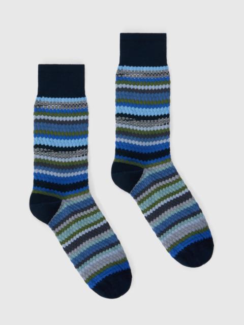 Mid-length socks with waffle pattern