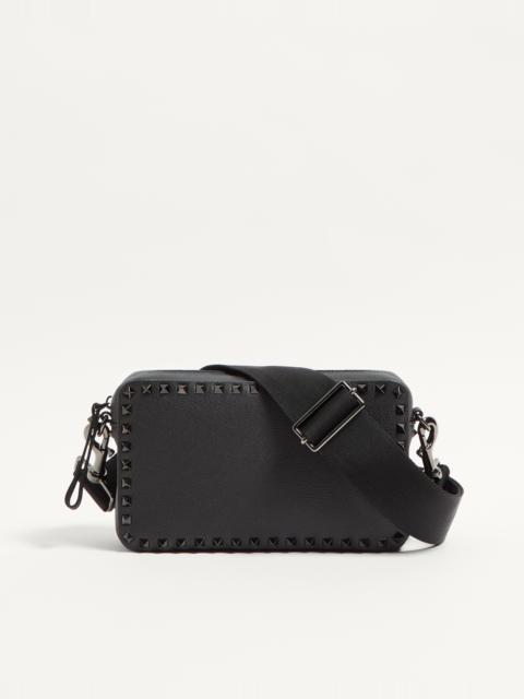 ROCKSTUD GRAINY CALFSKIN CROSSBODY BAG