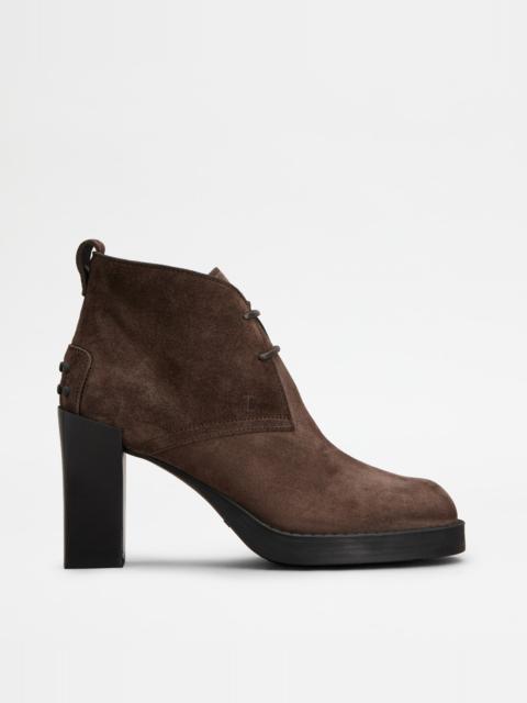 ANKLE BOOTS IN SUEDE - BROWN