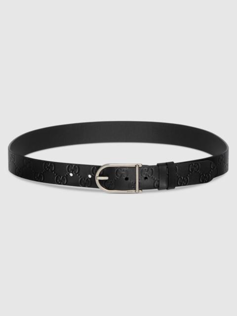 Reversible belt with rounded buckle