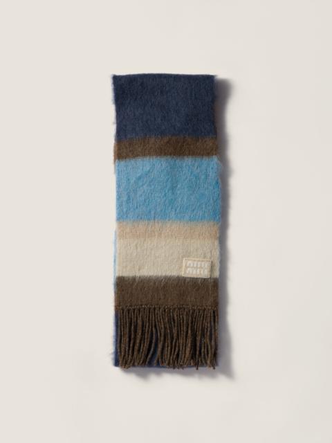 Wool scarf with fringes