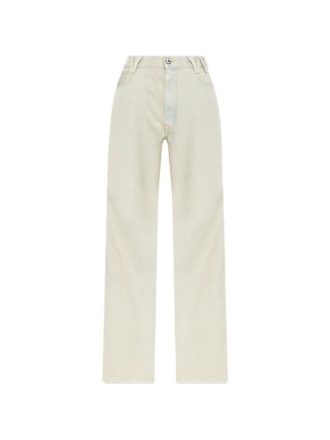 belt-loop butooned jeans