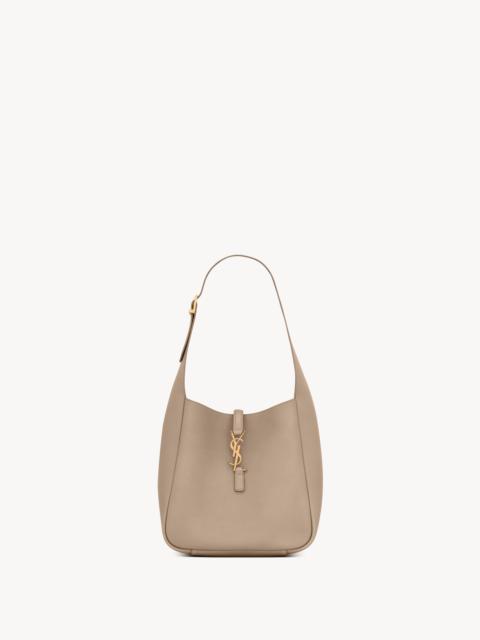 LE 5 À 7 SUPPLE SMALL IN GRAINED LEATHER