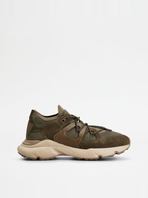 SNEAKERS IN LEATHER AND TECHNICAL FABRIC - GREEN, GREY