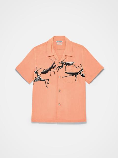 MENS SHORT SLEEVE CAMP COLLAR SHIRT IN PEACH