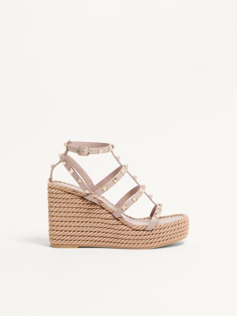 ROCKSTUD ANKLE STRAP WEDGE SANDAL IN CALFSKIN LEATHER 95 MM