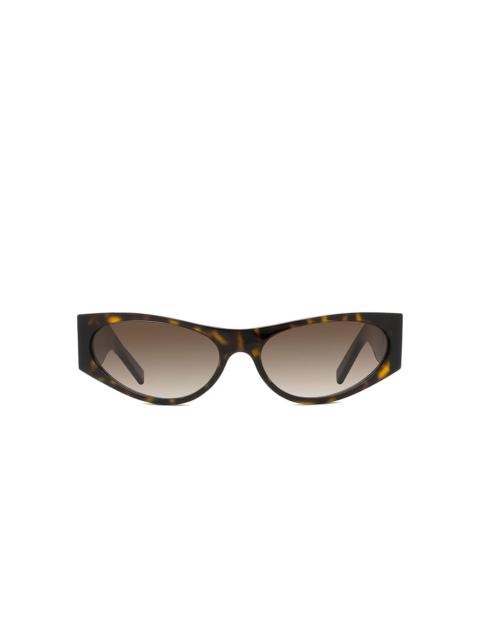 cat-eye frame sunglasses