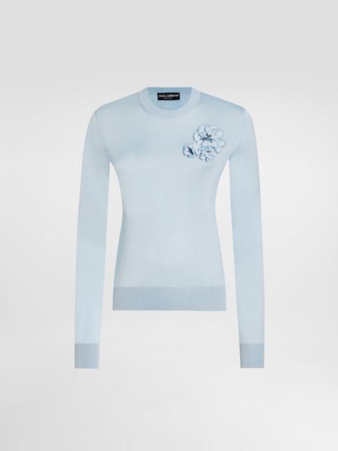 Silk pullover with flower brooch