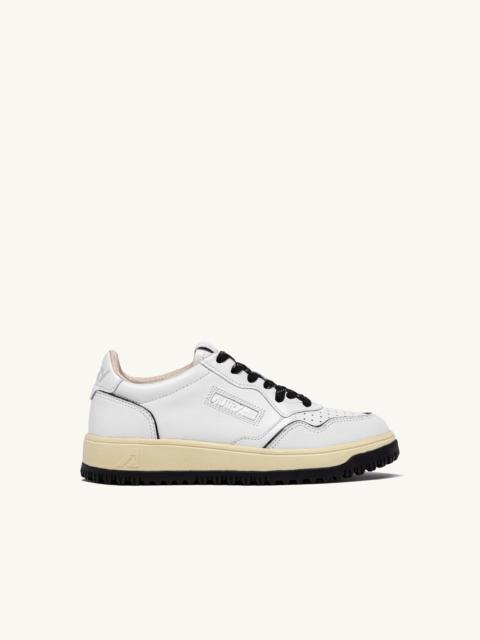 GOLF LOW SNEAKERS IN WHITE AND BLACK LEATHER