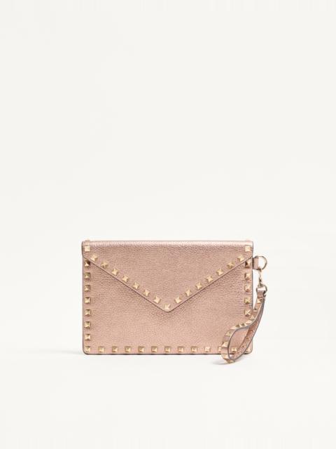 ROCKSTUD LAMINATED GRAINY CALFSKIN CLUTCH BAG