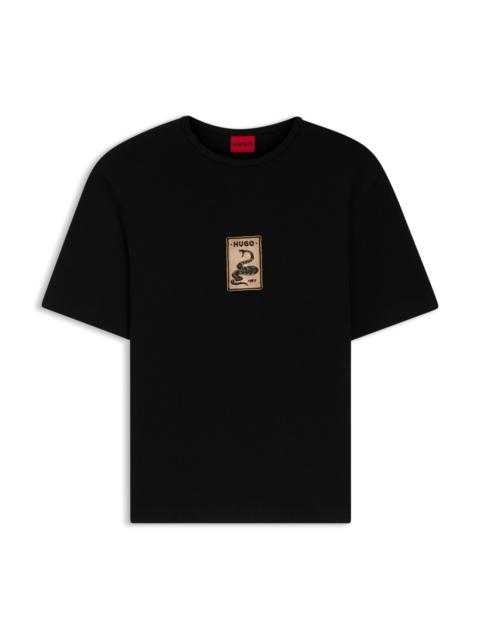 EMBROIDERED-BADGE T-SHIRT IN COTTON TERRY