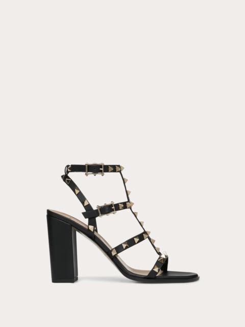 ROCKSTUD ANKLE STRAP SANDAL 90 MM