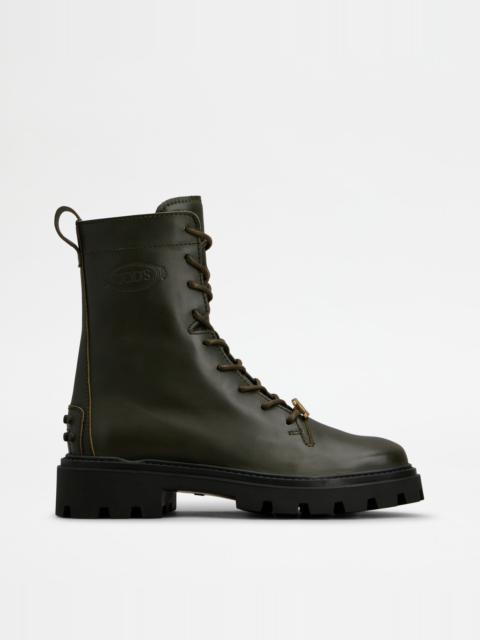 COMBAT BOOTS IN LEATHER - GREEN