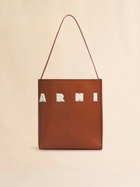 BROWN WHITE LEATHER MUSEO HOBO BAG WITH PATCHES