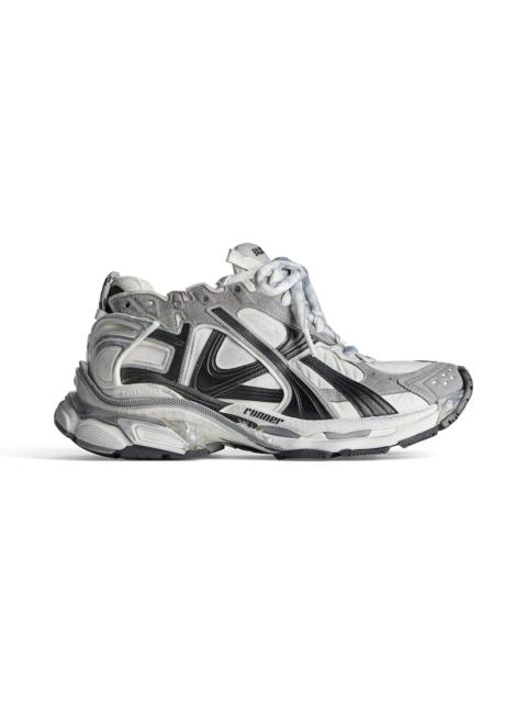 Women's Runner Sneaker in Grey