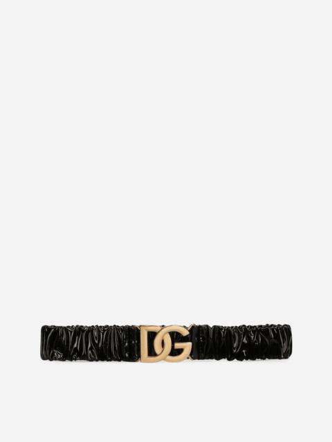 Elasticated and gathered patent leather belt with DG logo
