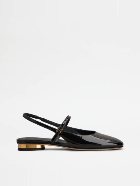 MARY JANES INN PATENT LEATHER - BLACK