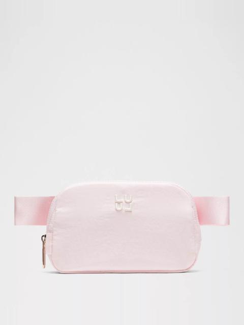 Everywhere Belt Bag 1L *Embroidered Stack