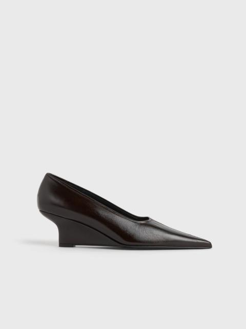 Sharp naplack wedge pumps bark