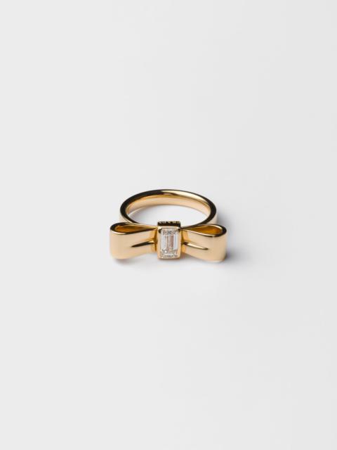 Eternal Gold Bow signet ring - Yellow gold with lab-created diamond