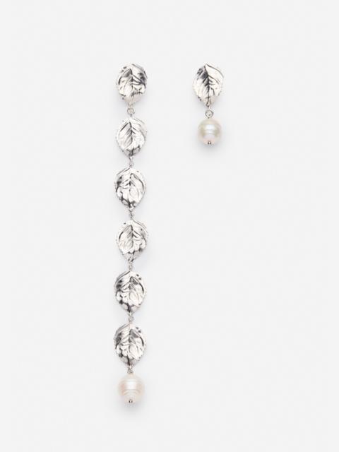 Leaf and pearl asymmetric earrings in silver