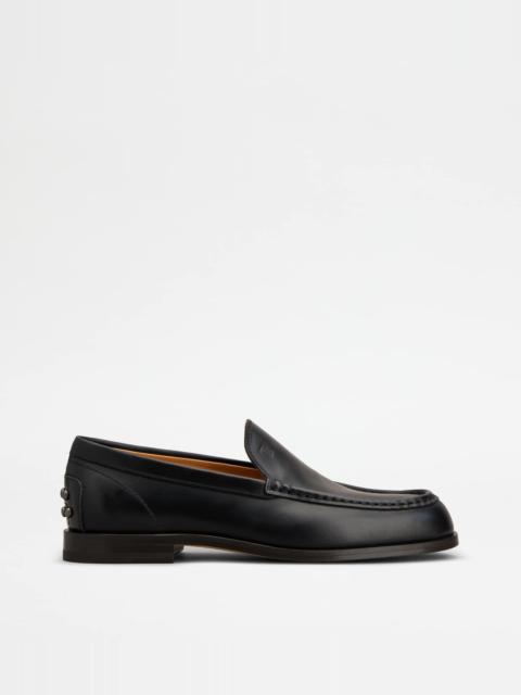 SLIPPER LOAFERS IN LEATHER - BLACK