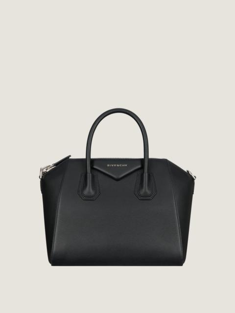 SMALL ANTIGONA BAG IN GRAINED LEATHER