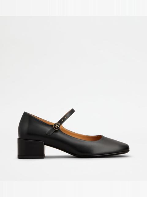 MARY JANE PUMPS IN LEATHER - BLACK