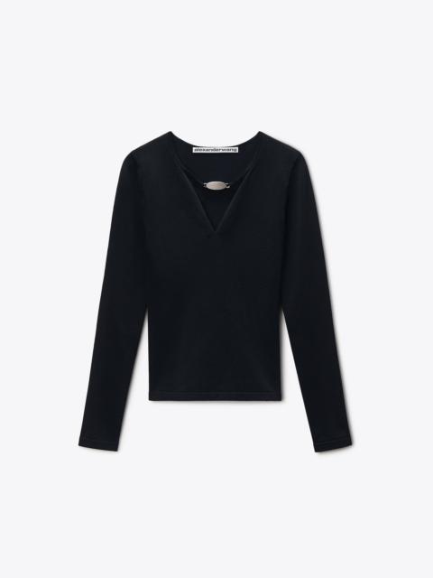 V-Neck Metal Logo in Matte Jersey