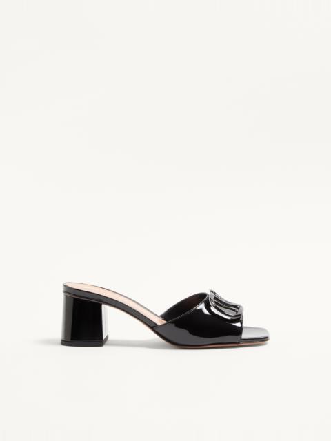 VLOGO SIGNATURE PATENT LEATHER SLIDE SANDAL 60MM