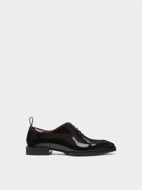 Oxford shoe in coated leather