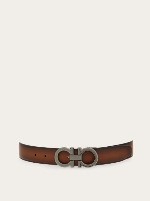 Reversible and adjustable belt with rectangular buckle