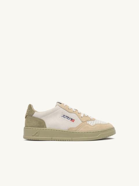 MEDALIST LOW TRICOLOR SNEAKERS IN WHITE SAND AND GRAY GREEN SUEDE