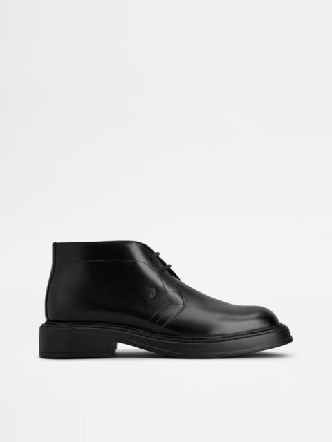 DESERT BOOTS IN LEATHER - BLACK