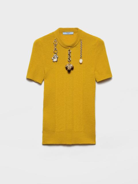 Short-sleeved wool knit sweater with pendants