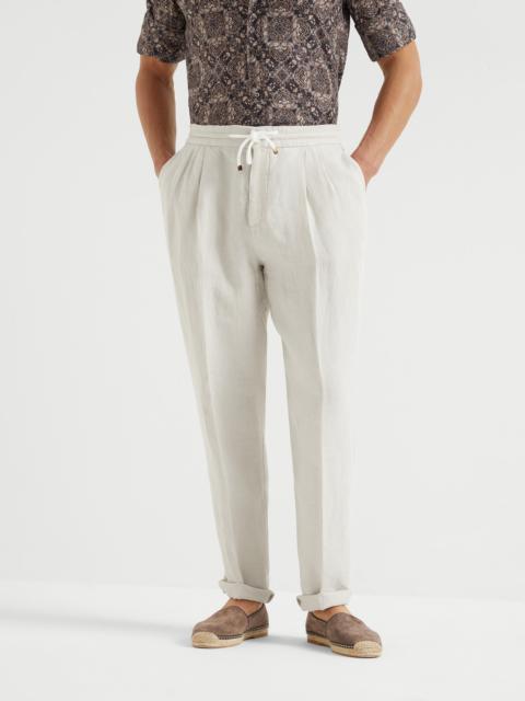 Garment-dyed leisure fit trousers in linen gabardine with drawstring and double pleats