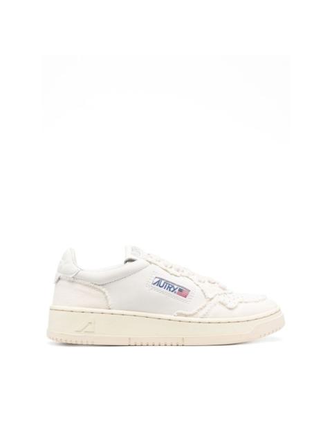 Medalist low-top sneakers
