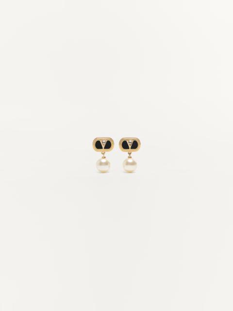 OVALETTE METAL, ENAMEL, CRYSTAL AND SWAROVSKI® PEARL EARRINGS