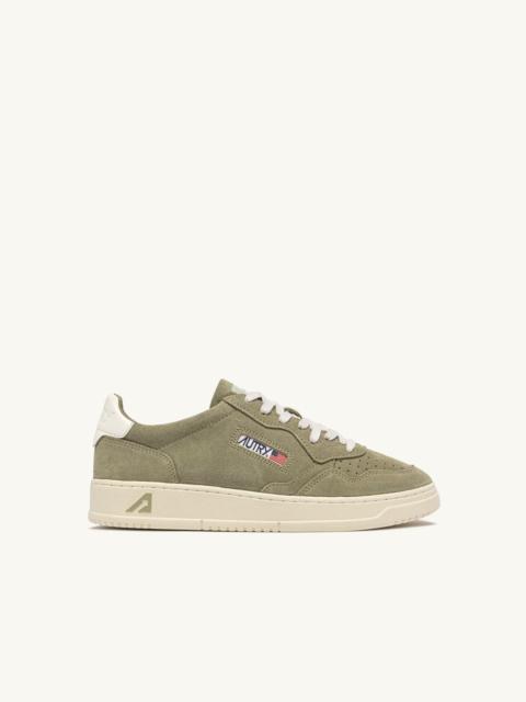 MEDALIST LOW SNEAKERS IN GRAY GREEN AND WHITE SUEDE